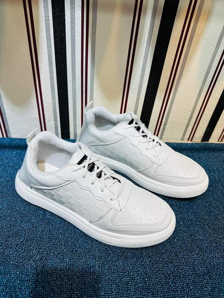 𝐒𝐮𝐩𝐞𝐫 𝐏𝐫𝐞𝐦𝐢𝐮𝐦 𝐐𝐮𝐚𝐥𝐢𝐭𝐲 𝐁𝐫𝐚𝐧𝐝𝐞𝐝 𝐒𝐧𝐞𝐚𝐤𝐞𝐫 [B-05]